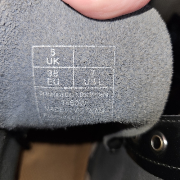 Dr Martens black patent leather boots size 7 - Picture 9 of 10